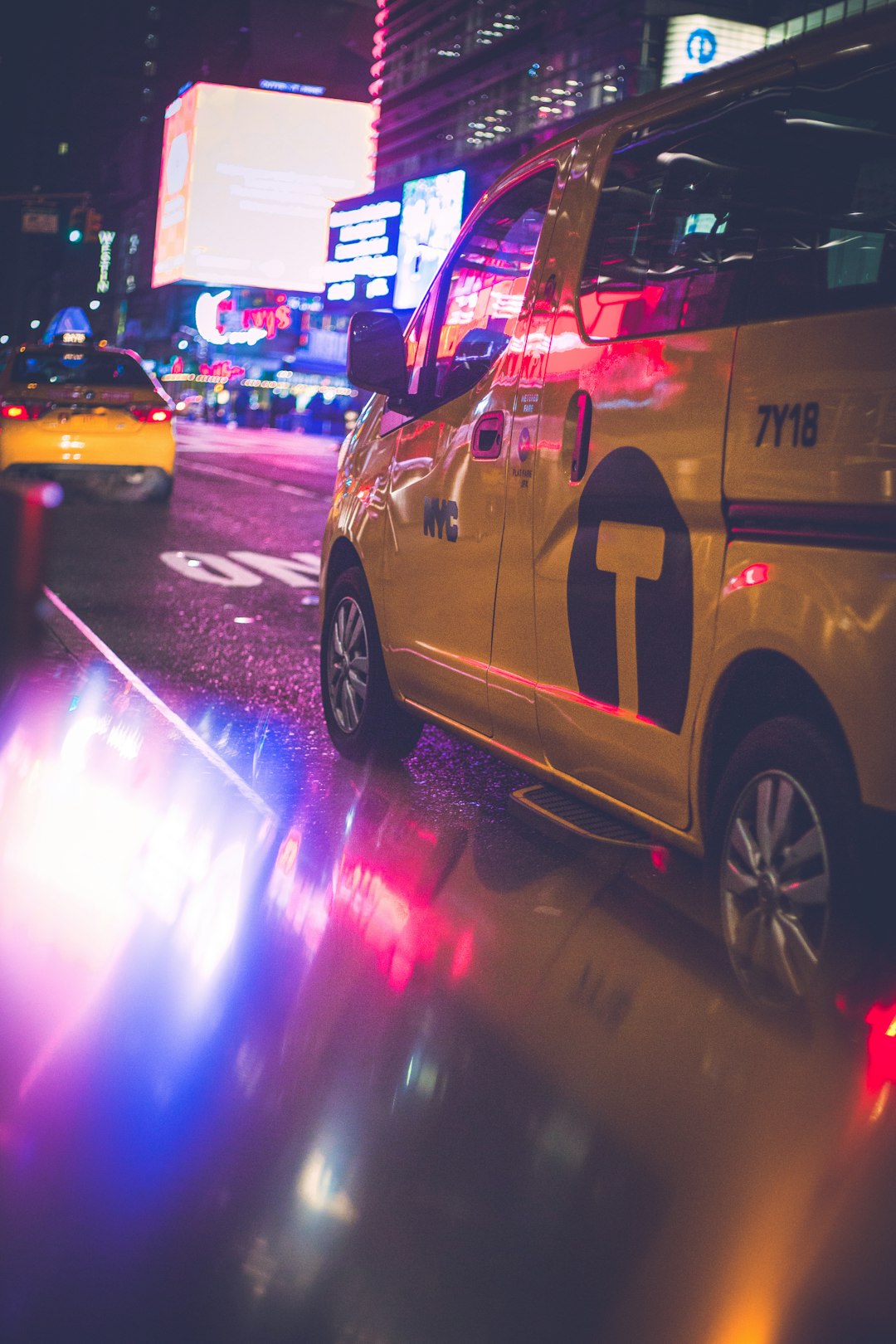 yellow-minivan-14pfkktq6k0